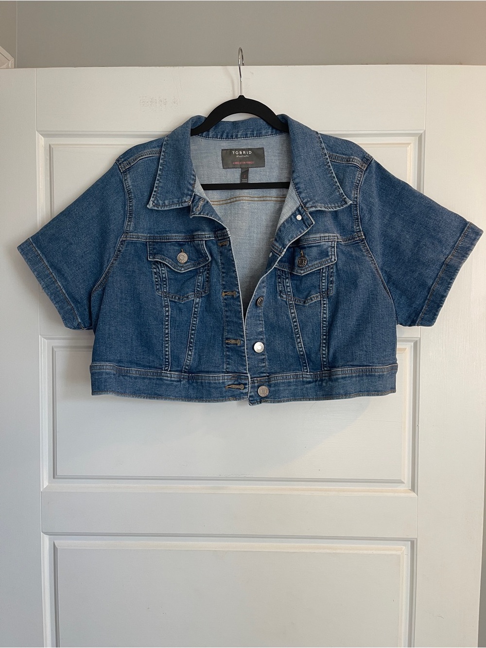 torrid Cropped Medium Wash Denim Jacket - Picture 2 of 8
